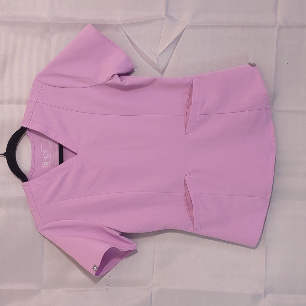 Figs Women's Lavender V-Neck Scrub Top